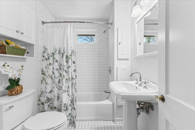 15 Abnaki Avenue, Essex Junction, VT 05452