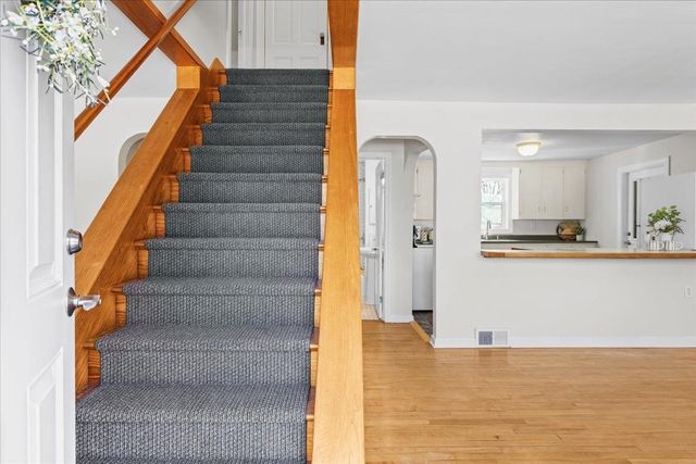 15 Abnaki Avenue, Essex Junction, VT 05452
