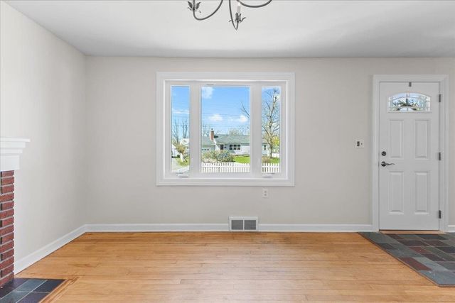 15 Abnaki Avenue, Essex Junction, VT 05452