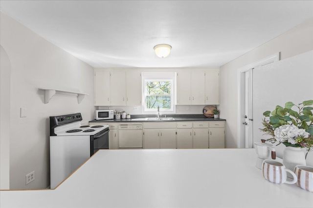 15 Abnaki Avenue, Essex Junction, VT 05452