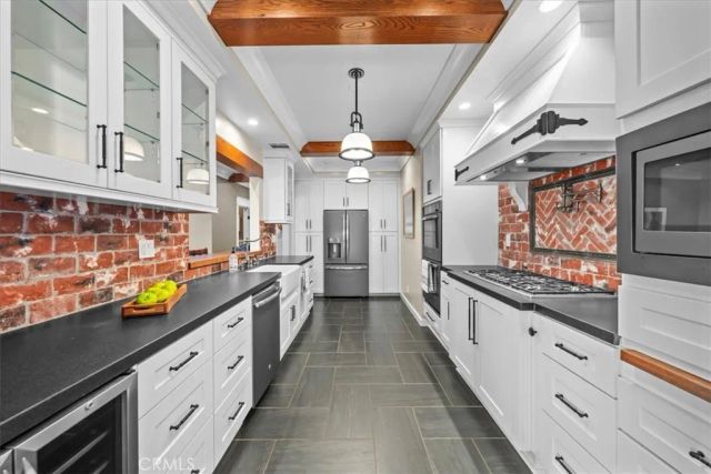 1167 Roxbury Drive 103, Los Angeles, CA 90035