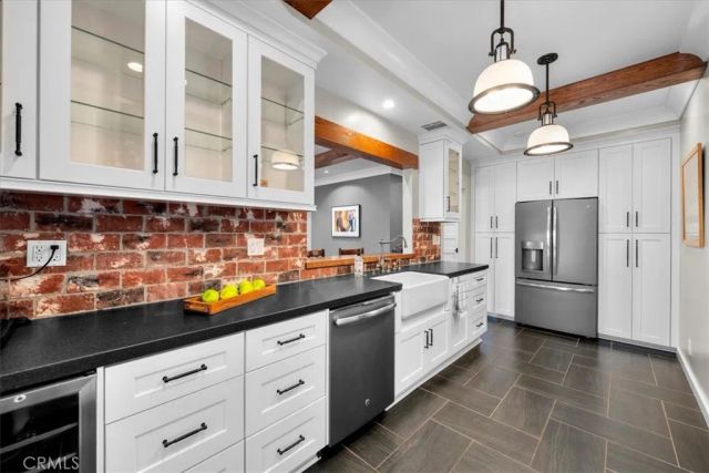 1167 Roxbury Drive 103, Los Angeles, CA 90035