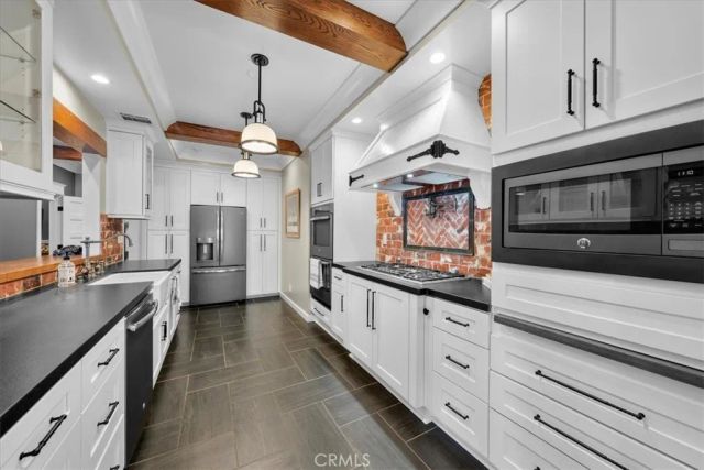 1167 Roxbury Drive 103, Los Angeles, CA 90035