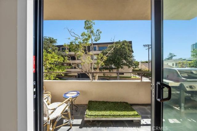 1167 Roxbury Drive 103, Los Angeles, CA 90035