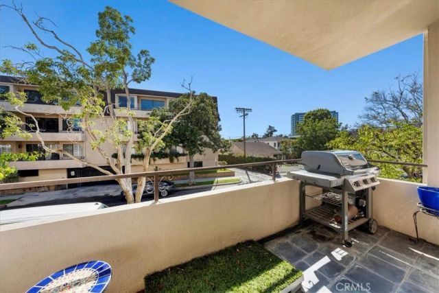 1167 Roxbury Drive 103, Los Angeles, CA 90035