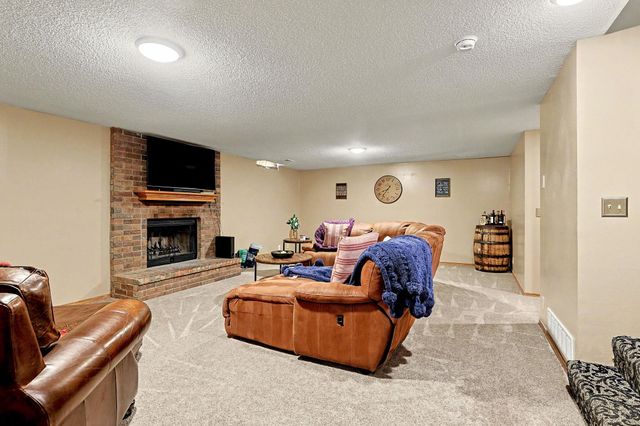 2425 N Amarado St, Wichita, KS 67205