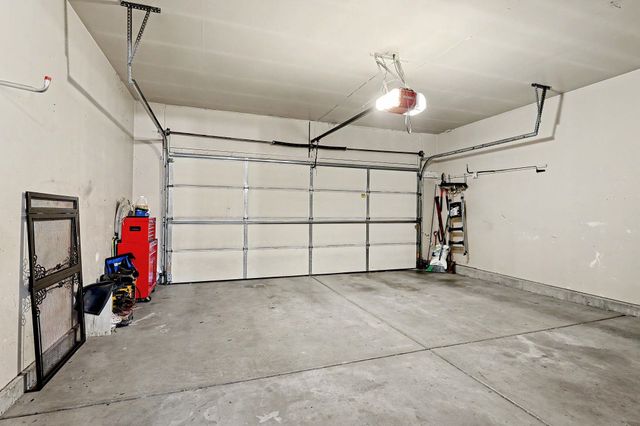 2425 N Amarado St, Wichita, KS 67205