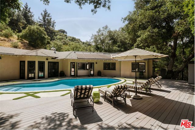 16822 Escalon Drive, Encino, CA 91436