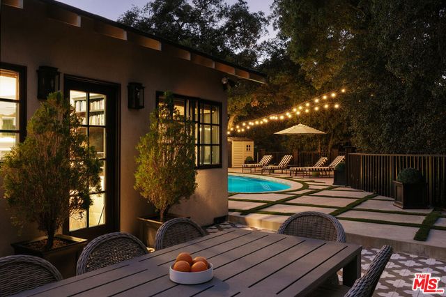 16822 Escalon Drive, Encino, CA 91436