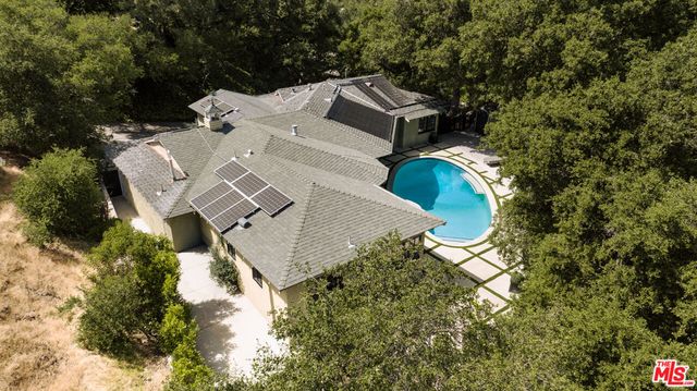 16822 Escalon Drive, Encino, CA 91436