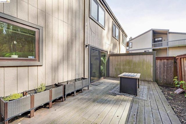 407 407 Vista Heights Rd, El Cerrito, CA 94530