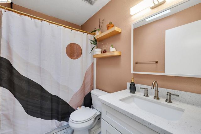 407 407 Vista Heights Rd, El Cerrito, CA 94530