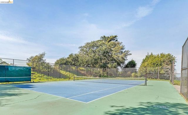 407 407 Vista Heights Rd, El Cerrito, CA 94530