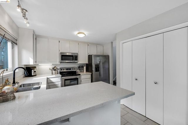 407 407 Vista Heights Rd, El Cerrito, CA 94530