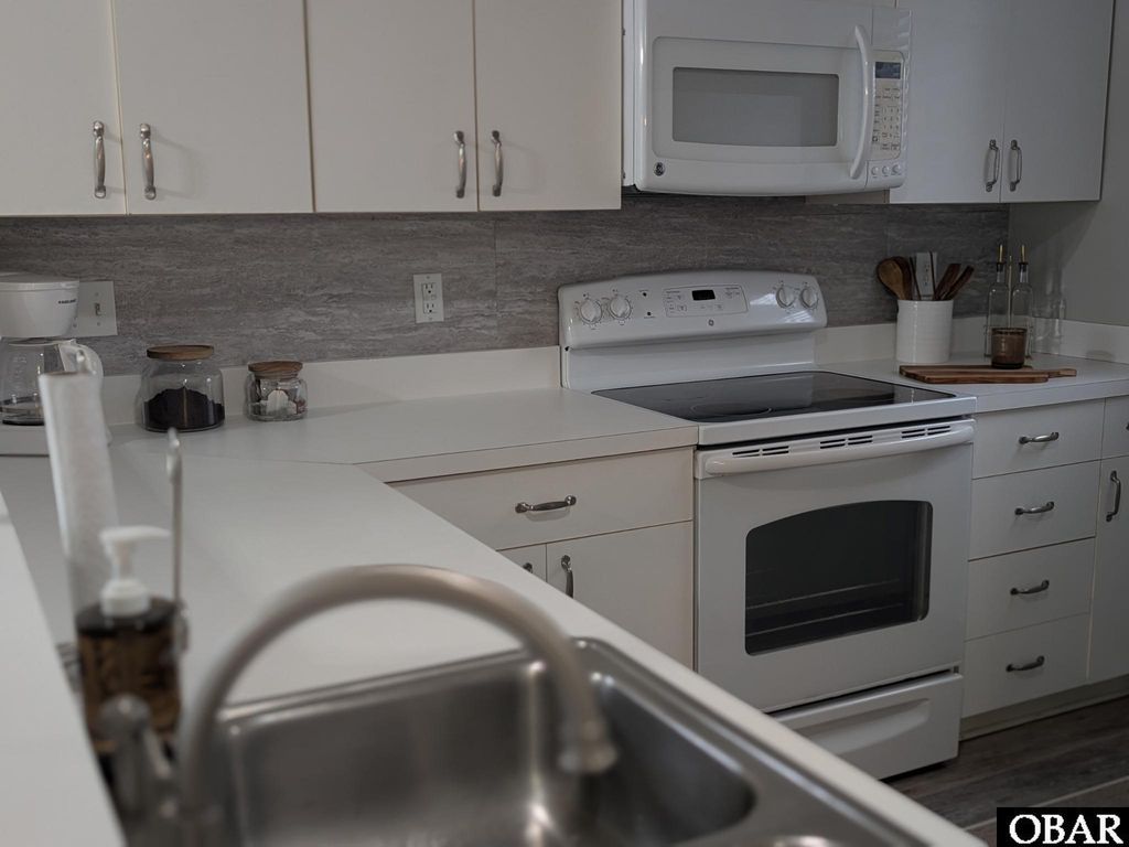 Image 27 of property listing at 421 Pirates Way, Manteo, NC 27954