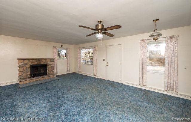 656 S Cass Lake Road, Waterford, MI 48328