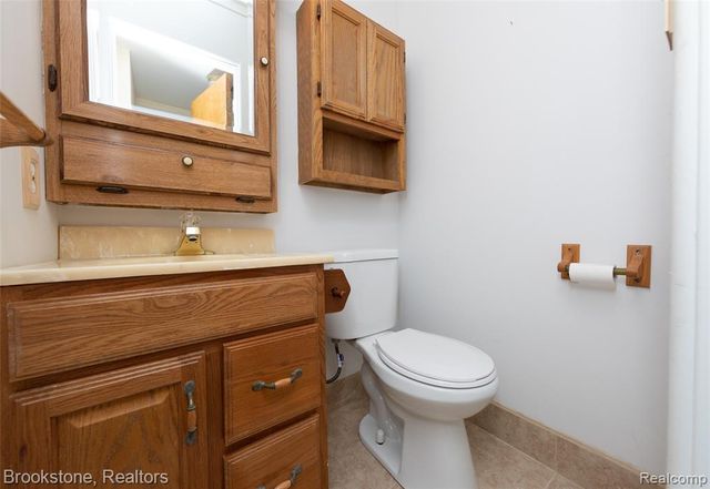 656 S Cass Lake Road, Waterford, MI 48328