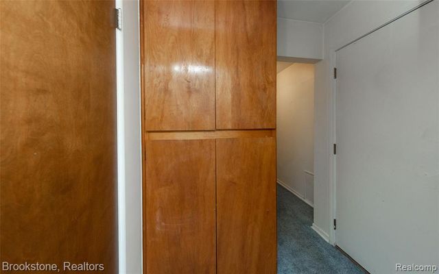 656 S Cass Lake Road, Waterford, MI 48328