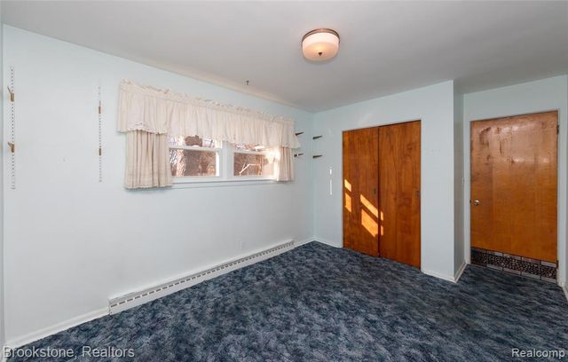 656 S Cass Lake Road, Waterford, MI 48328