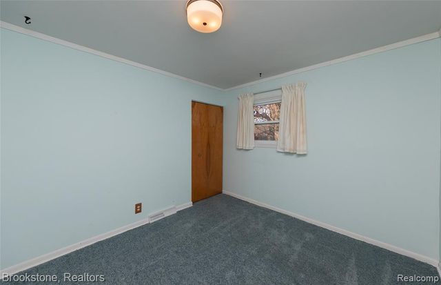 656 S Cass Lake Road, Waterford, MI 48328