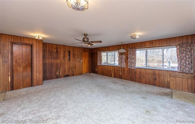 656 S Cass Lake Road, Waterford, MI 48328