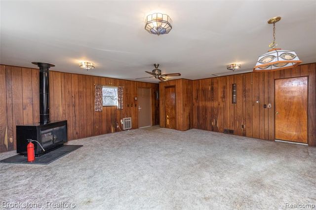 656 S Cass Lake Road, Waterford, MI 48328