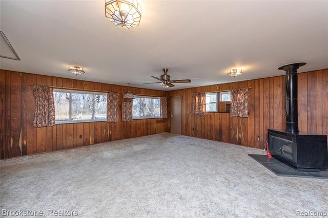 656 S Cass Lake Road, Waterford, MI 48328