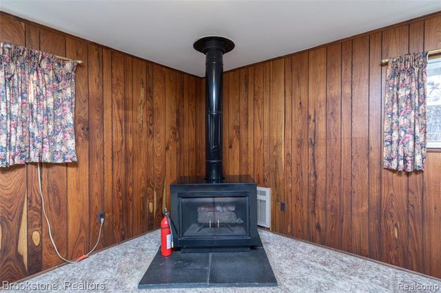 656 S Cass Lake Road, Waterford, MI 48328