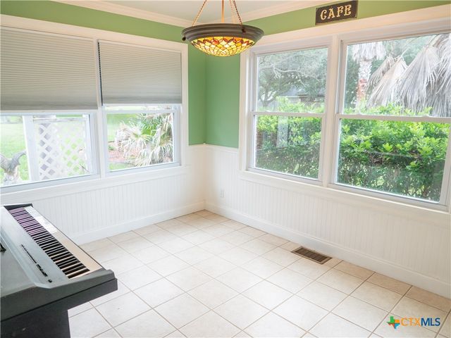 403 Oakside Drive, Victoria, TX 77905