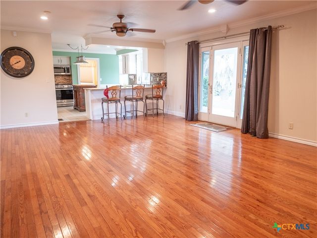 403 Oakside Drive, Victoria, TX 77905