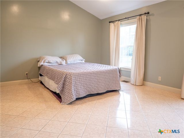 403 Oakside Drive, Victoria, TX 77905