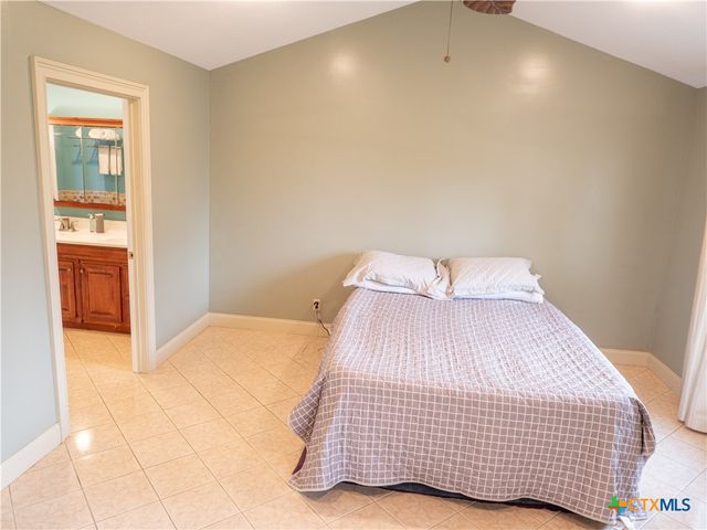 403 Oakside Drive, Victoria, TX 77905