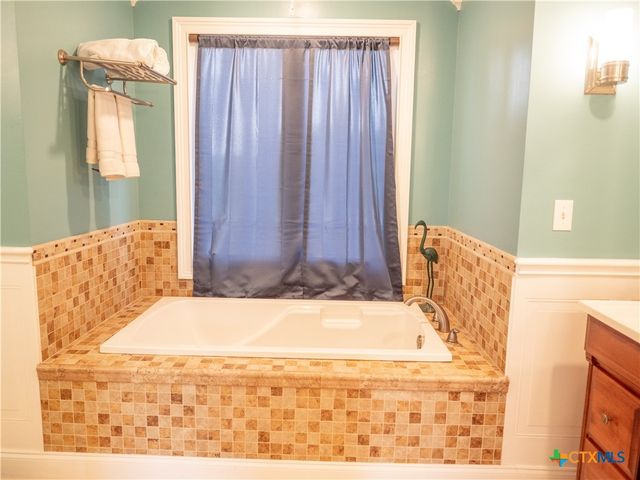 403 Oakside Drive, Victoria, TX 77905