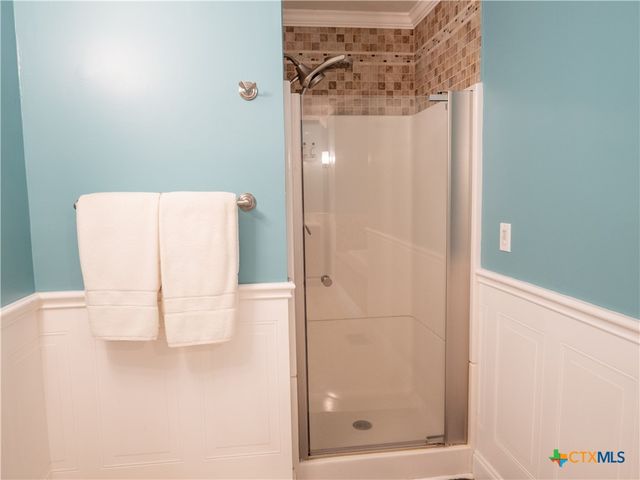 403 Oakside Drive, Victoria, TX 77905