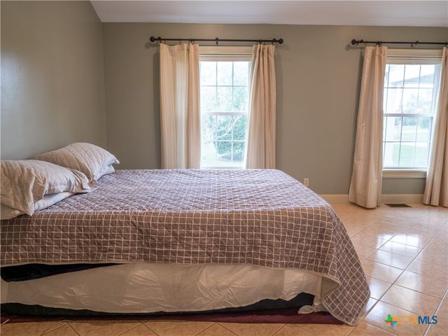 403 Oakside Drive, Victoria, TX 77905