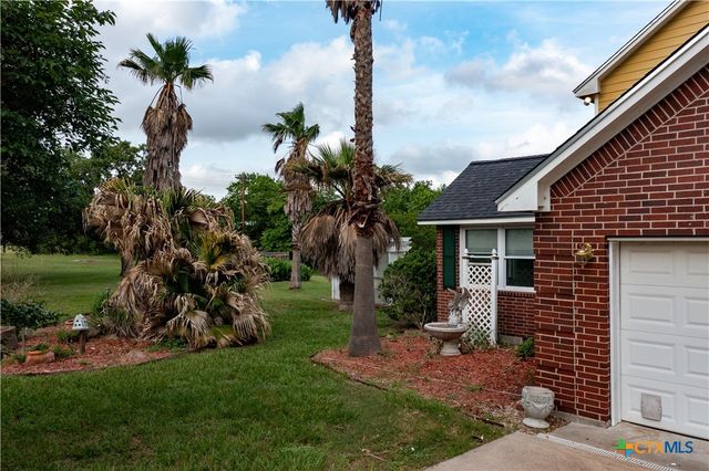 403 Oakside Drive, Victoria, TX 77905