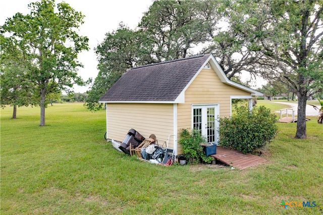 403 Oakside Drive, Victoria, TX 77905