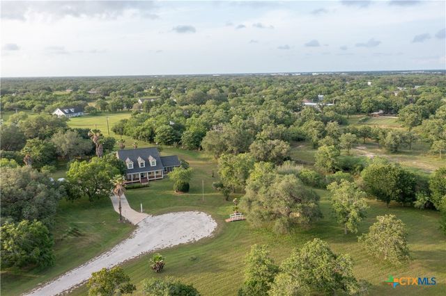 403 Oakside Drive, Victoria, TX 77905