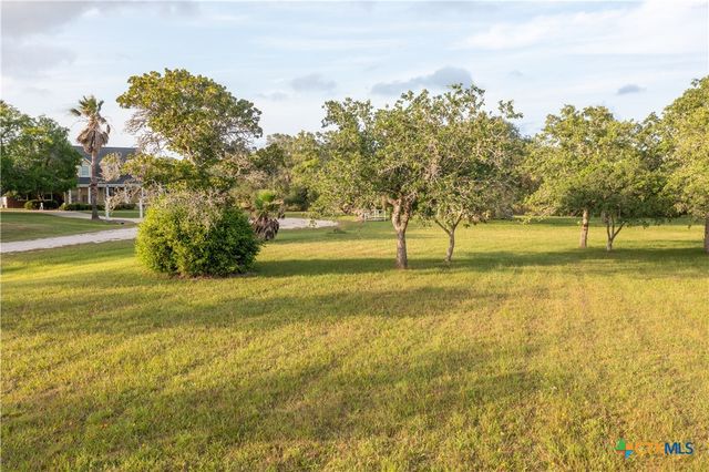 403 Oakside Drive, Victoria, TX 77905