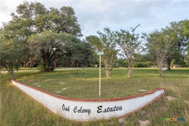 403 Oakside Drive, Victoria, TX 77905