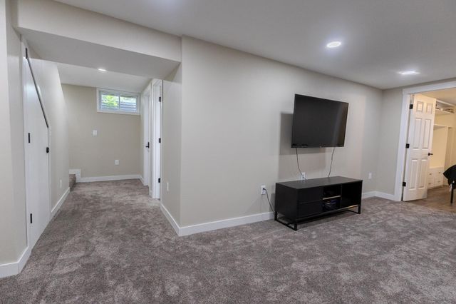 1017 18th Street S, Fargo, ND 58103