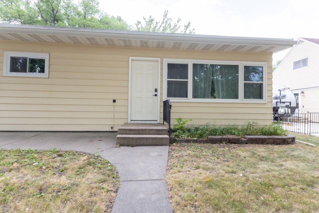 1017 18th Street S, Fargo, ND 58103