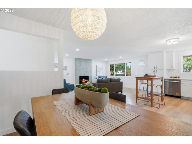 3870 Se WALNUT St, Hillsboro, OR 97123