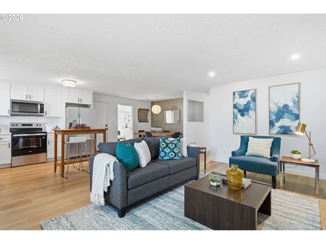 3870 Se WALNUT St, Hillsboro, OR 97123