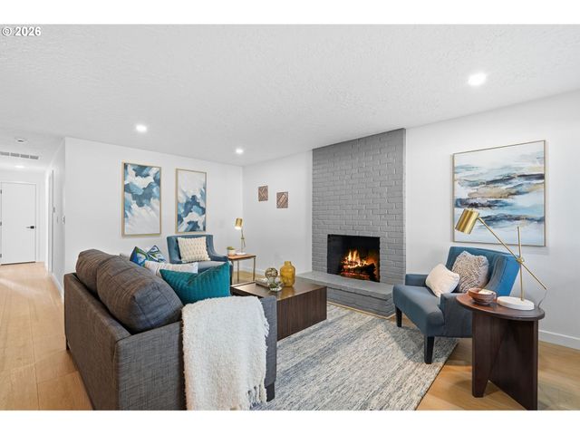 3870 Se WALNUT St, Hillsboro, OR 97123