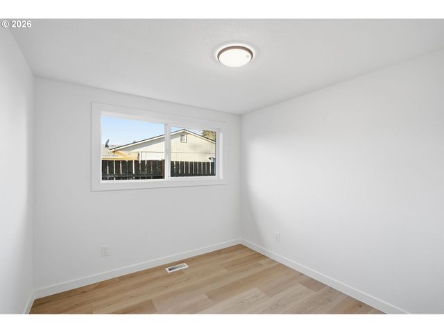 3870 Se WALNUT St, Hillsboro, OR 97123