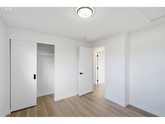 3870 Se WALNUT St, Hillsboro, OR 97123