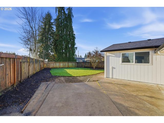 3870 Se WALNUT St, Hillsboro, OR 97123