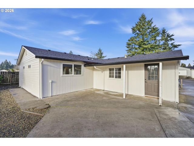3870 Se WALNUT St, Hillsboro, OR 97123
