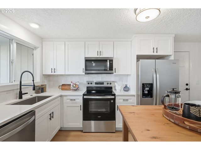 3870 Se WALNUT St, Hillsboro, OR 97123